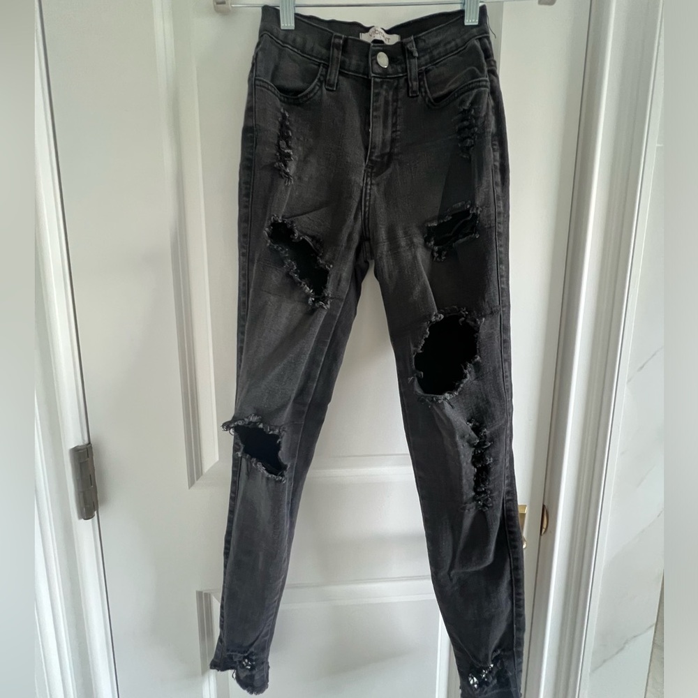 BLACK JEGGINGS WITH ROSES